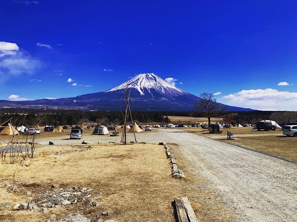 ふもとっぱらキャンプ場と見える富士山